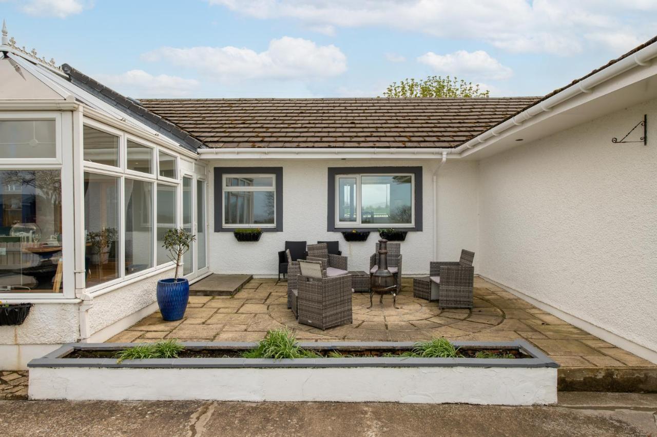 Alton Villa, Sleeps 12, Great For Families, Undercover Hotub & Games Room Newmilns 外观 照片