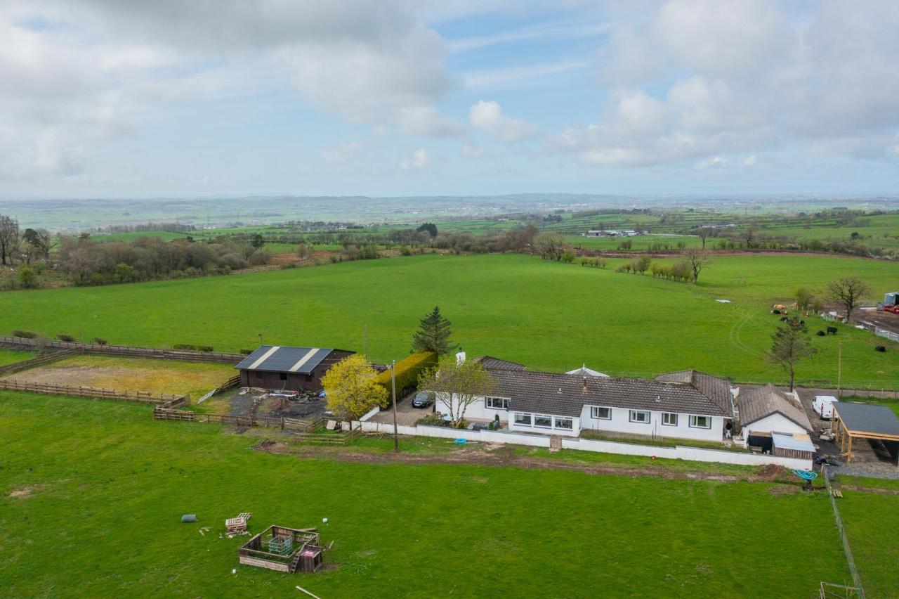 Alton Villa, Sleeps 12, Great For Families, Undercover Hotub & Games Room Newmilns 外观 照片