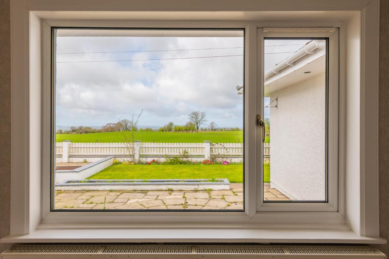 Alton Villa, Sleeps 12, Great For Families, Undercover Hotub & Games Room Newmilns 外观 照片