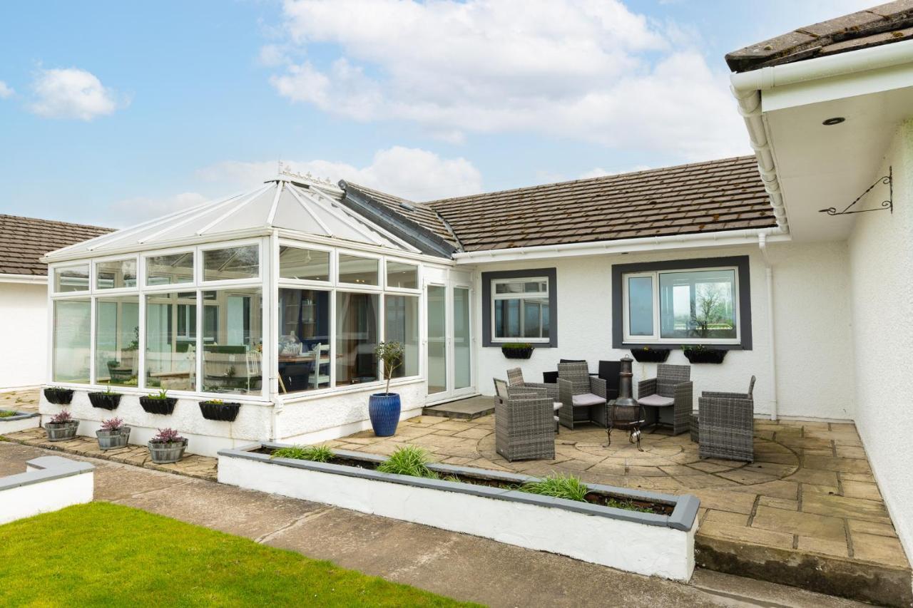 Alton Villa, Sleeps 12, Great For Families, Undercover Hotub & Games Room Newmilns 外观 照片