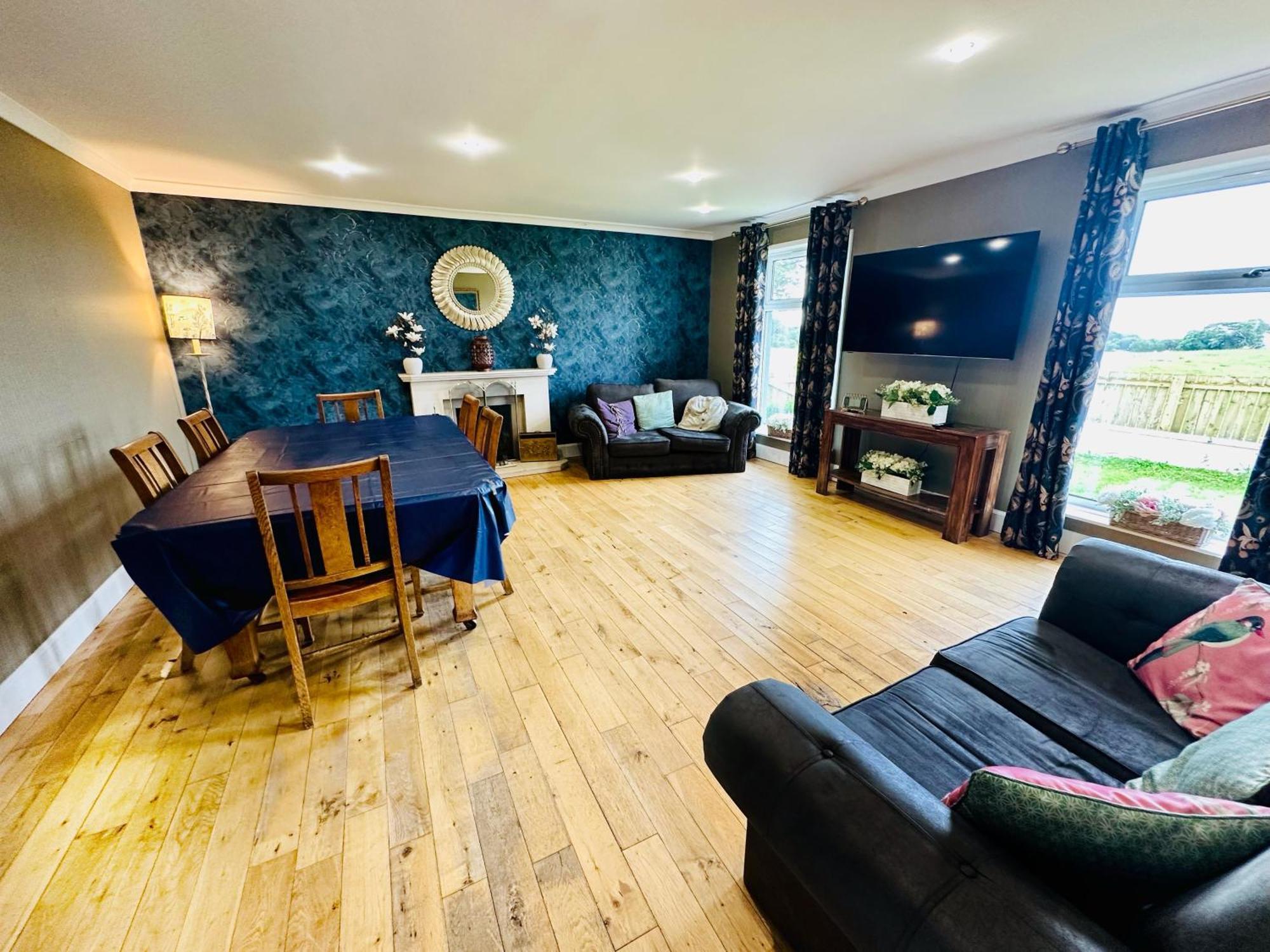 Alton Villa, Sleeps 12, Great For Families, Undercover Hotub & Games Room Newmilns 外观 照片