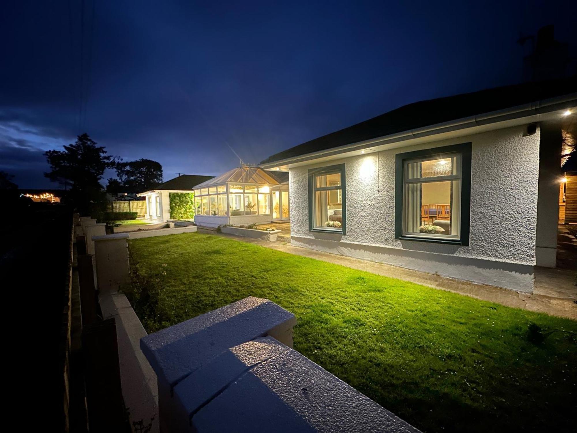 Alton Villa, Sleeps 12, Great For Families, Undercover Hotub & Games Room Newmilns 外观 照片